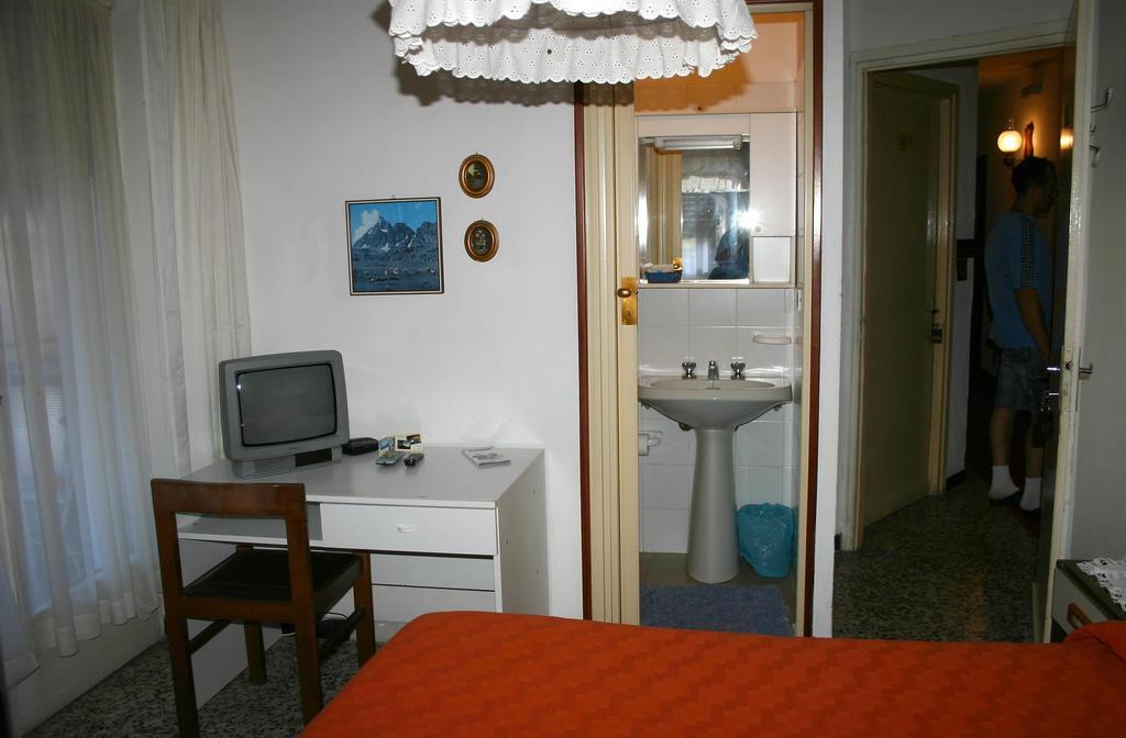 Albergo Martinet Vernante Oda fotoğraf